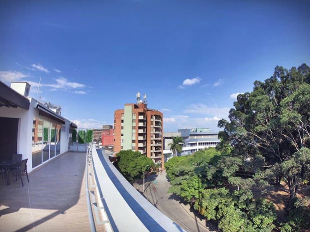 Park V Hotel & Suites Cali Bagian luar foto
