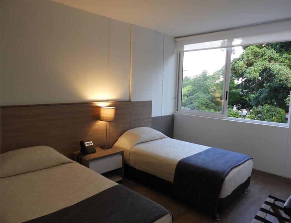 Park V Hotel & Suites Cali Bagian luar foto
