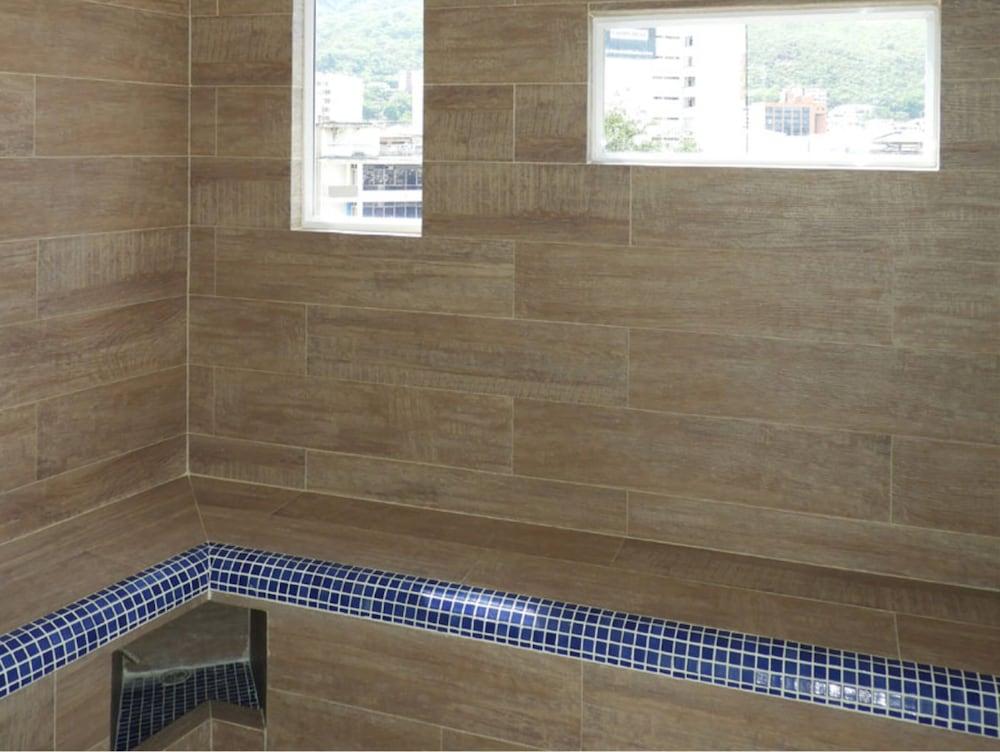 Park V Hotel & Suites Cali Bagian luar foto