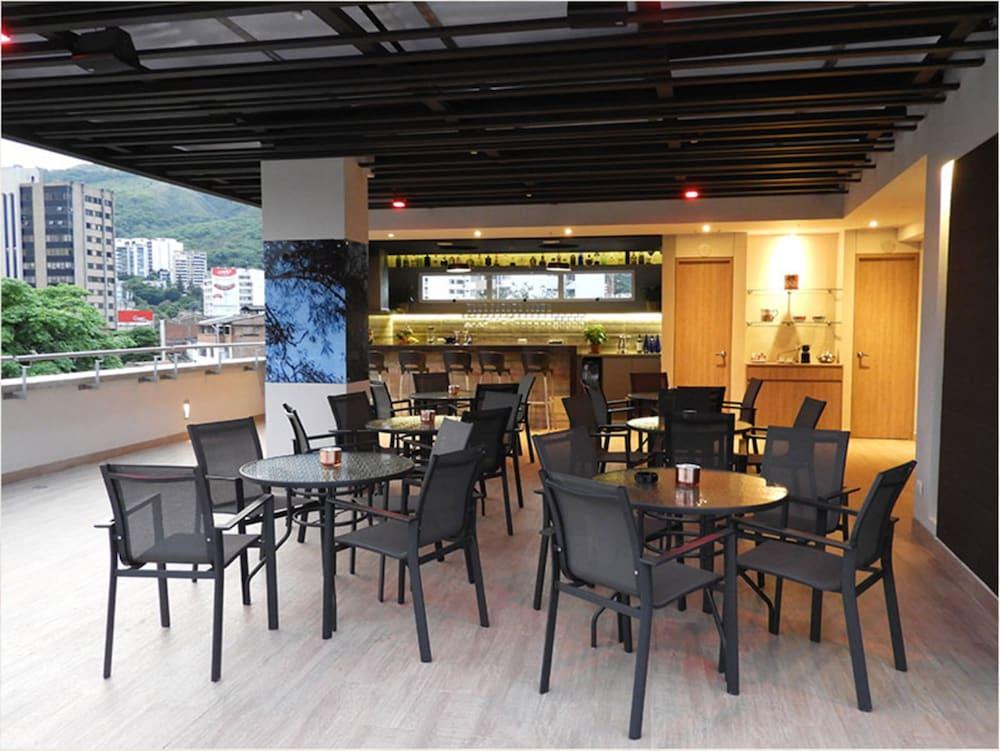 Park V Hotel & Suites Cali Bagian luar foto