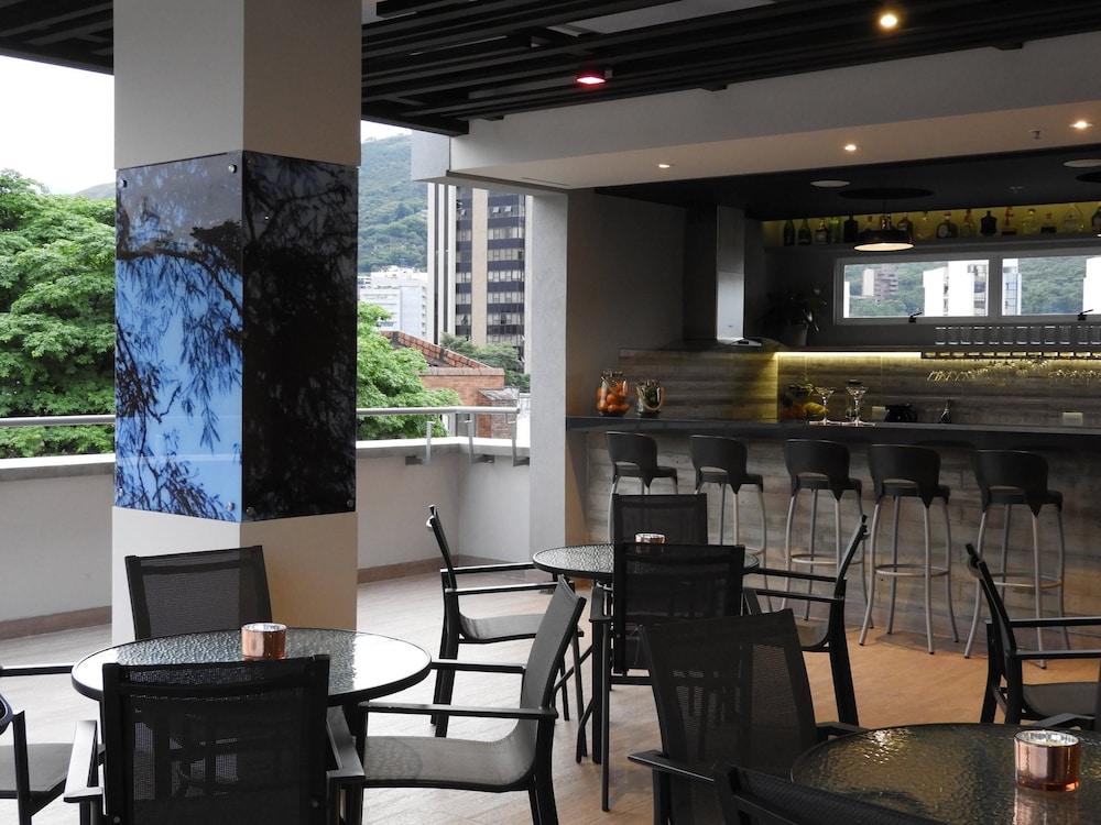 Park V Hotel & Suites Cali Bagian luar foto