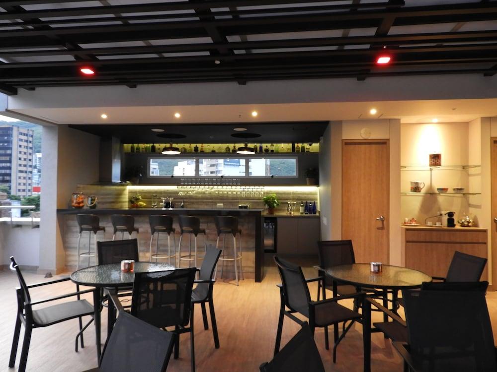 Park V Hotel & Suites Cali Bagian luar foto