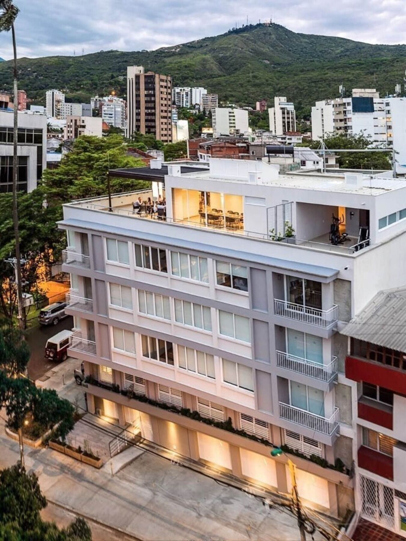 Park V Hotel & Suites Cali Bagian luar foto